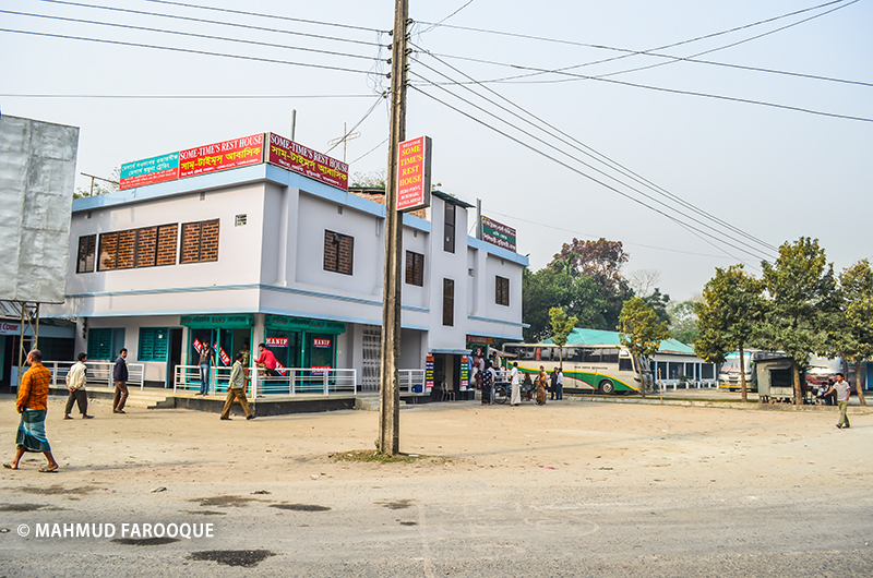 বুড়িমারী সীমান্তের বাস্ট্যান্ড